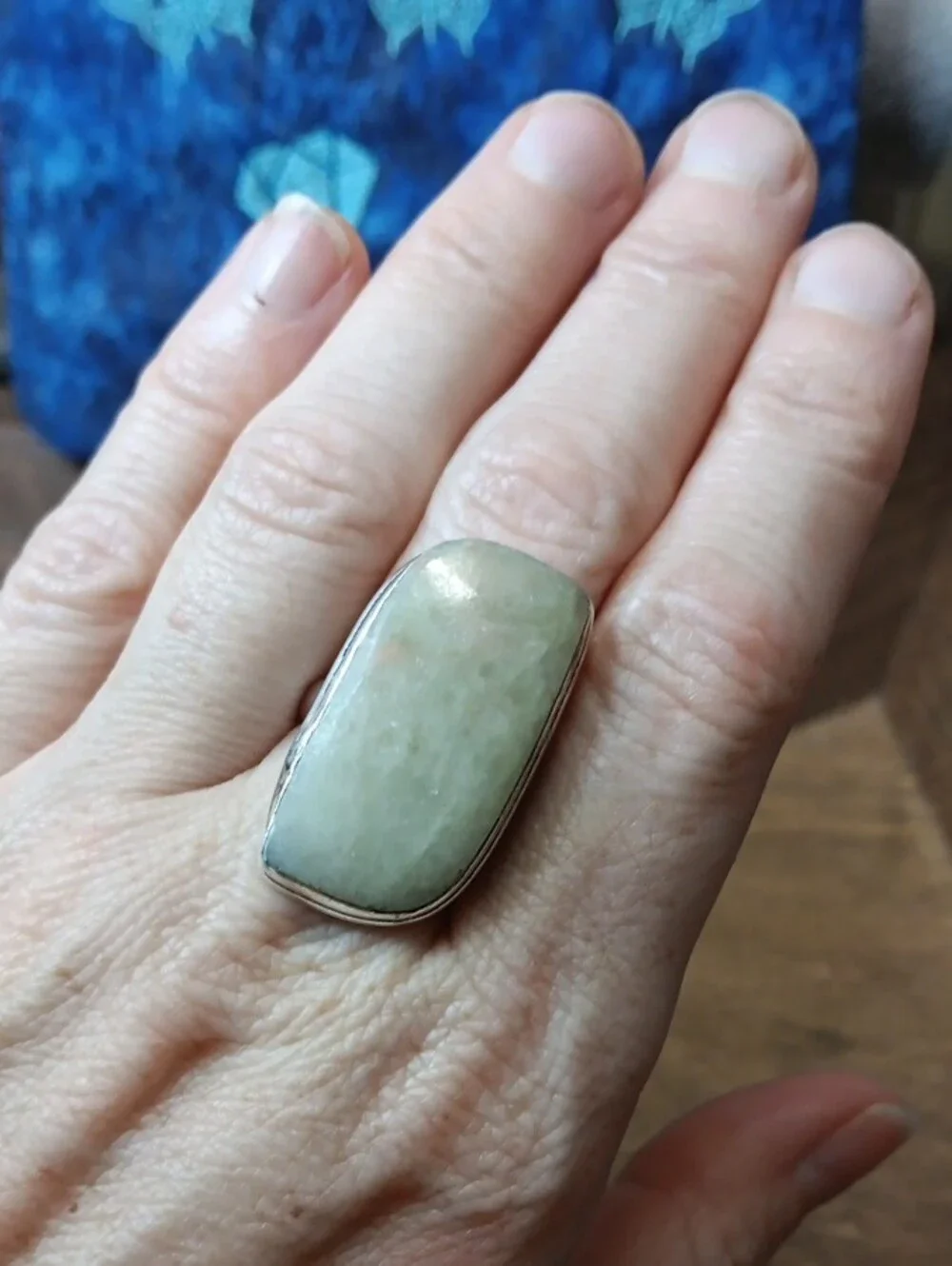 N/A pale green
